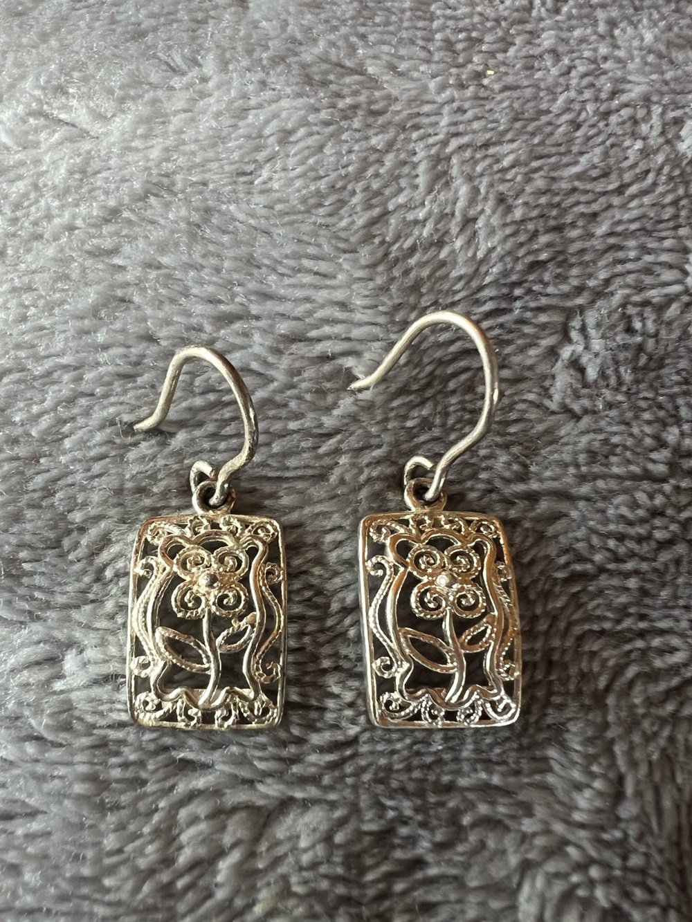 Sterling silver filigree flower dangle, pierced earrings, dainty, excellent cond